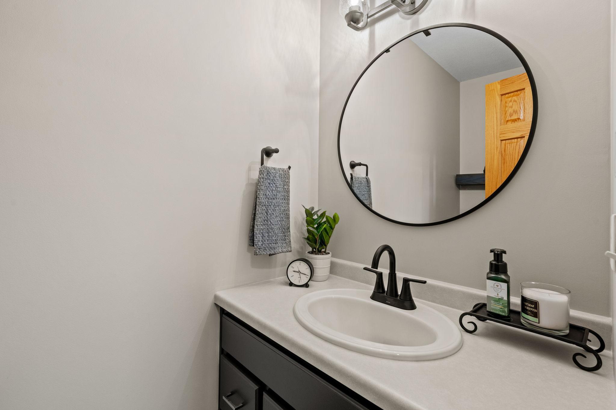 602 Greenhaven Lane NE