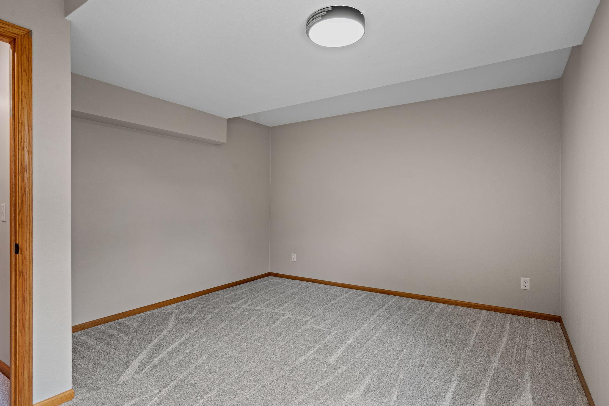 602 Greenhaven Lane NE