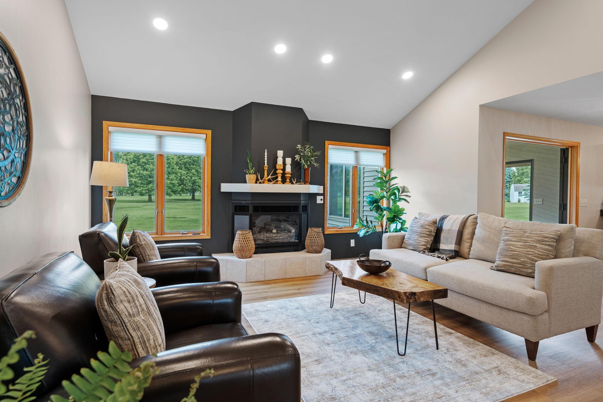 602 Greenhaven Lane NE