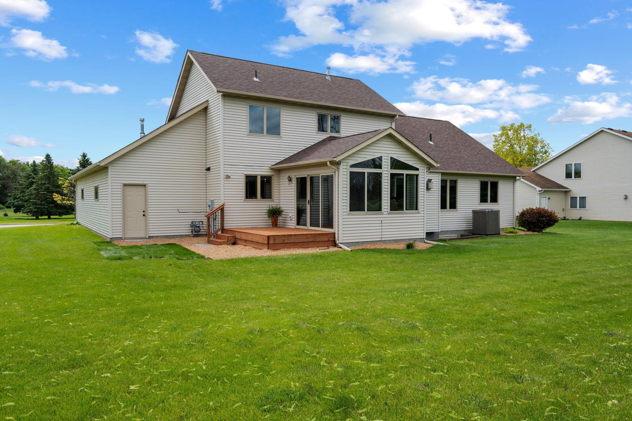 602 Greenhaven Lane NE