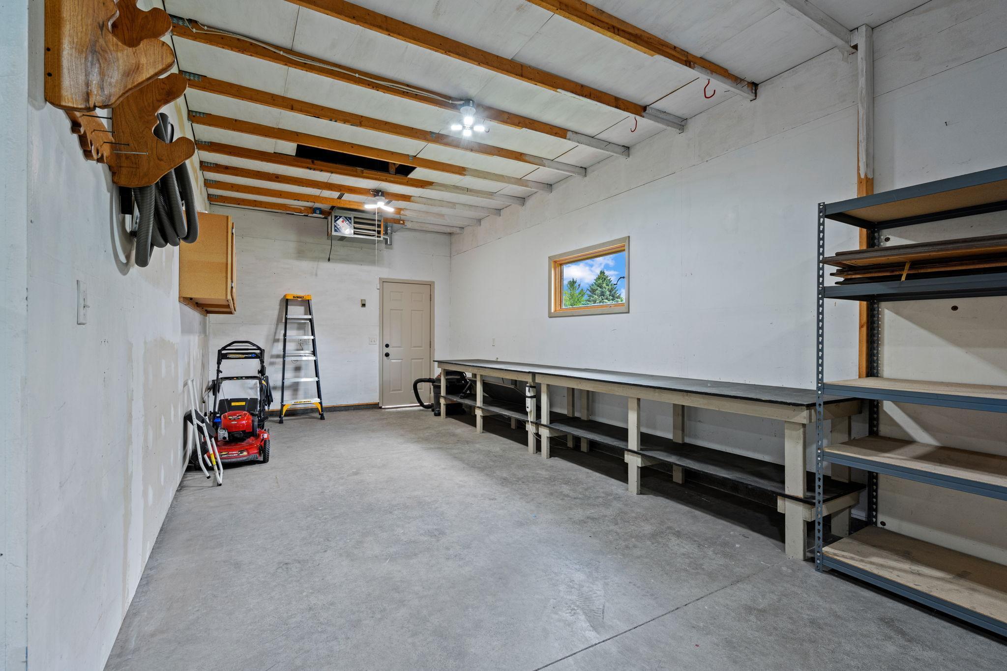 602 Greenhaven Lane NE