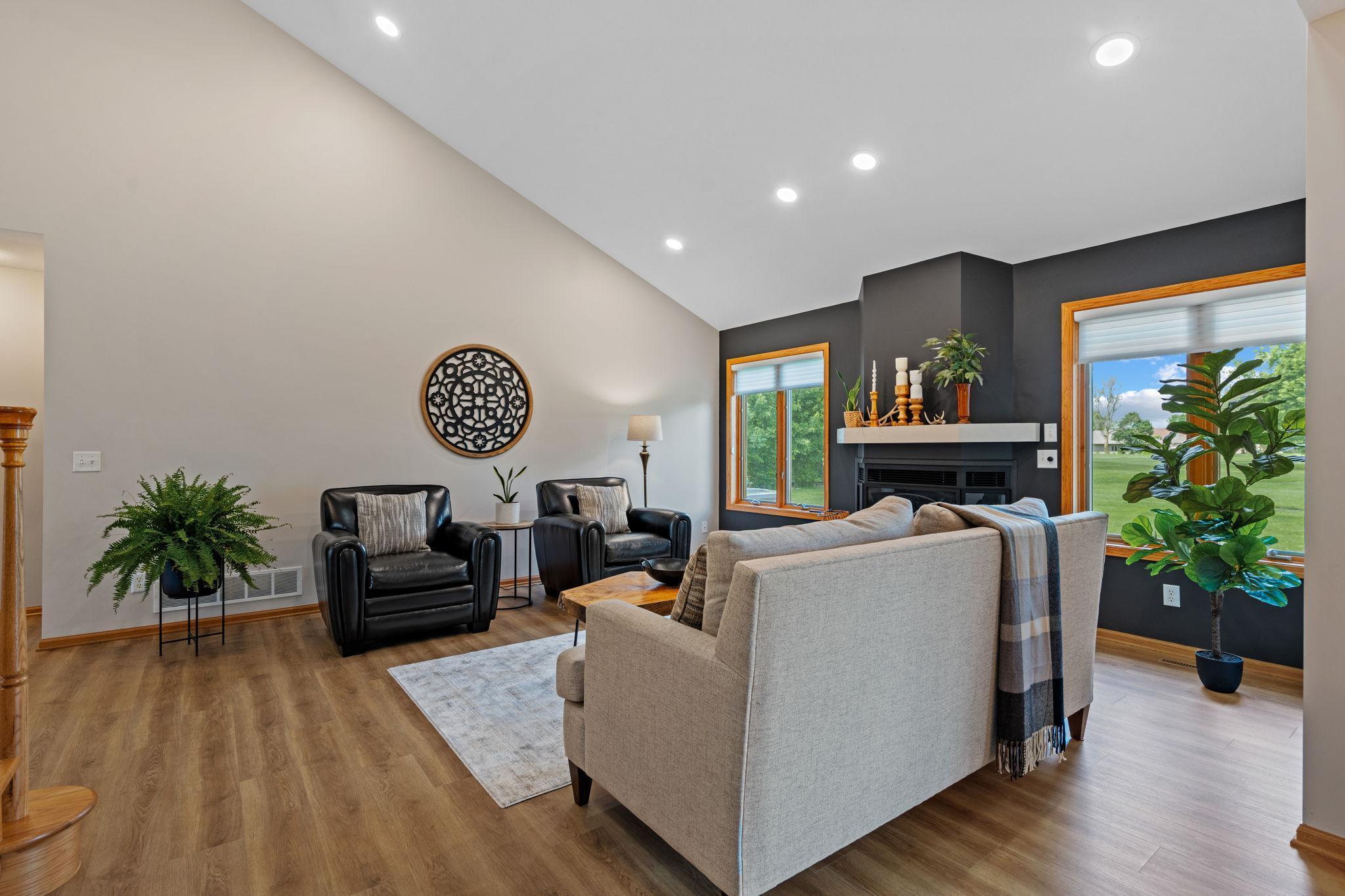 602 Greenhaven Lane NE