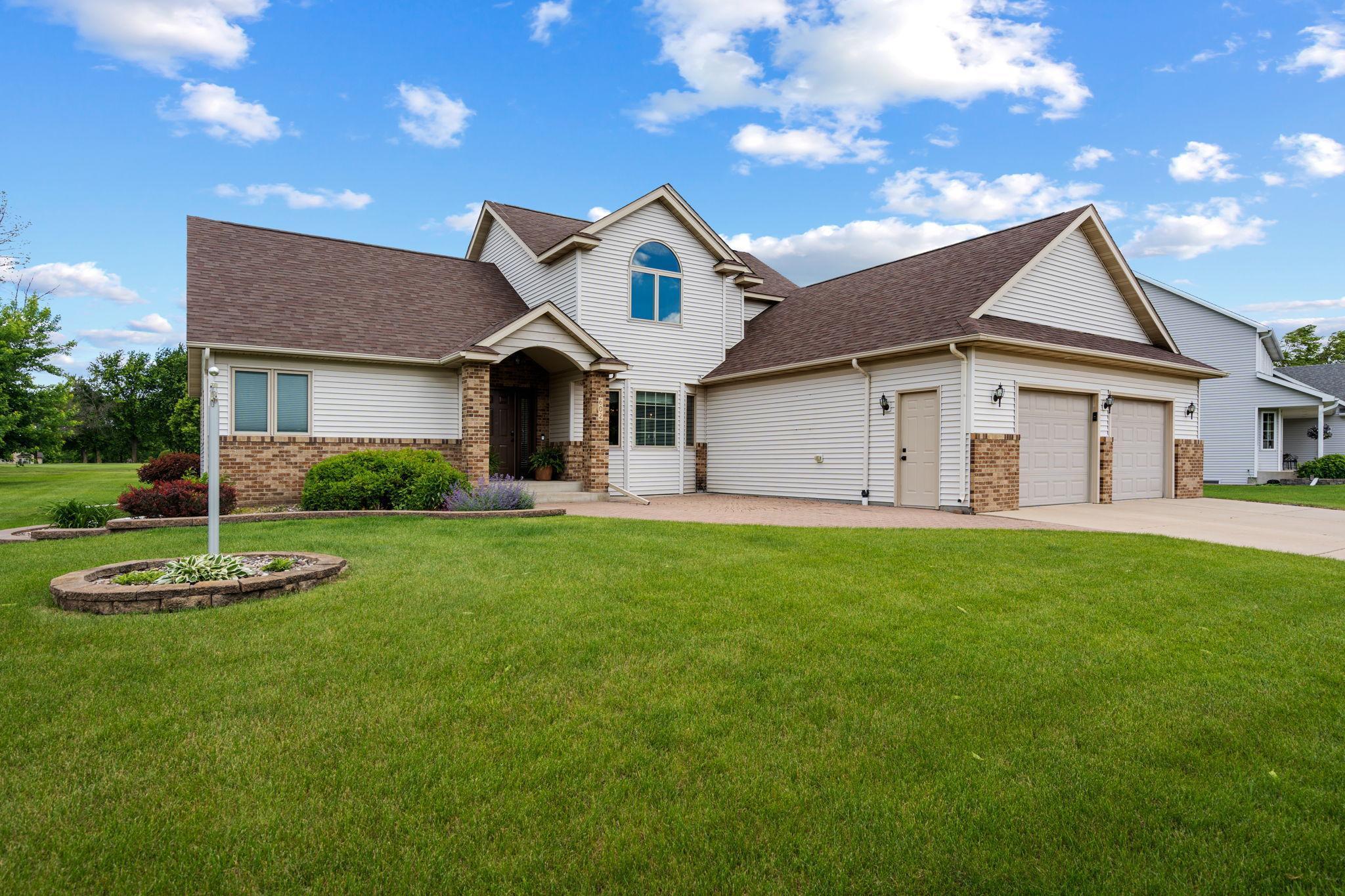 602 Greenhaven Lane NE