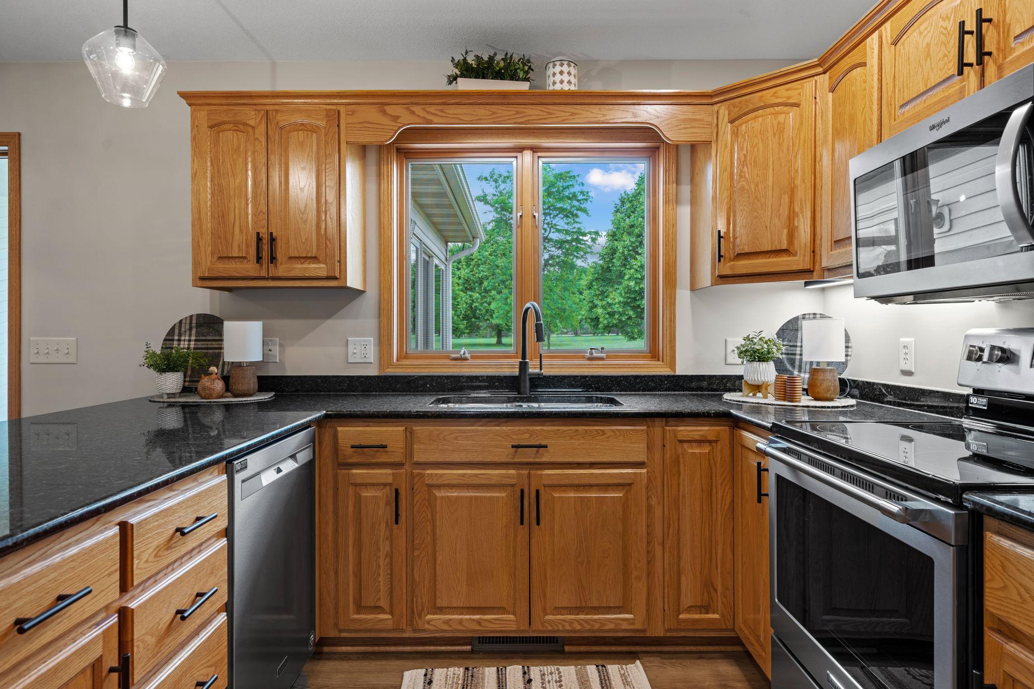 602 Greenhaven Lane NE