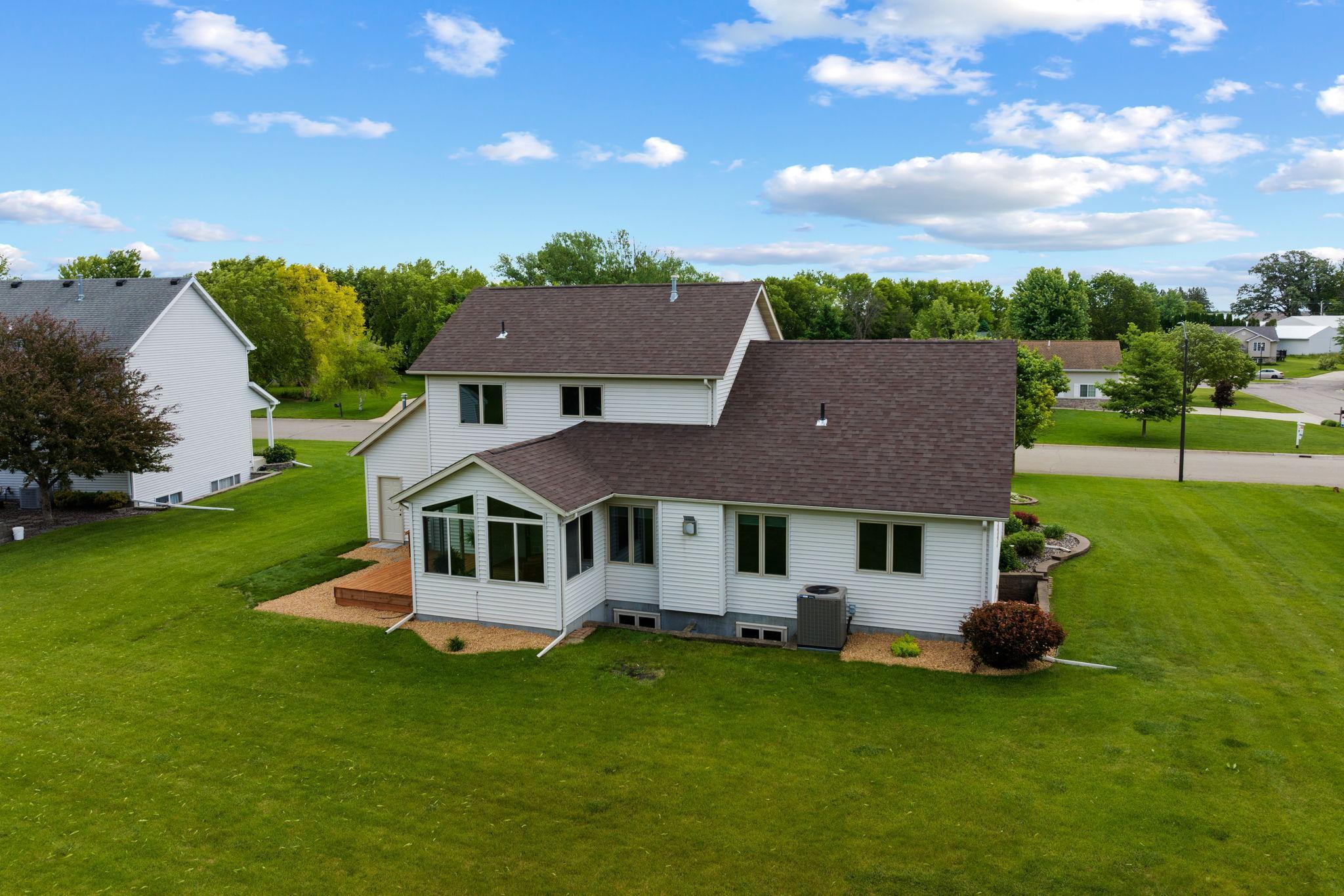 602 Greenhaven Lane NE