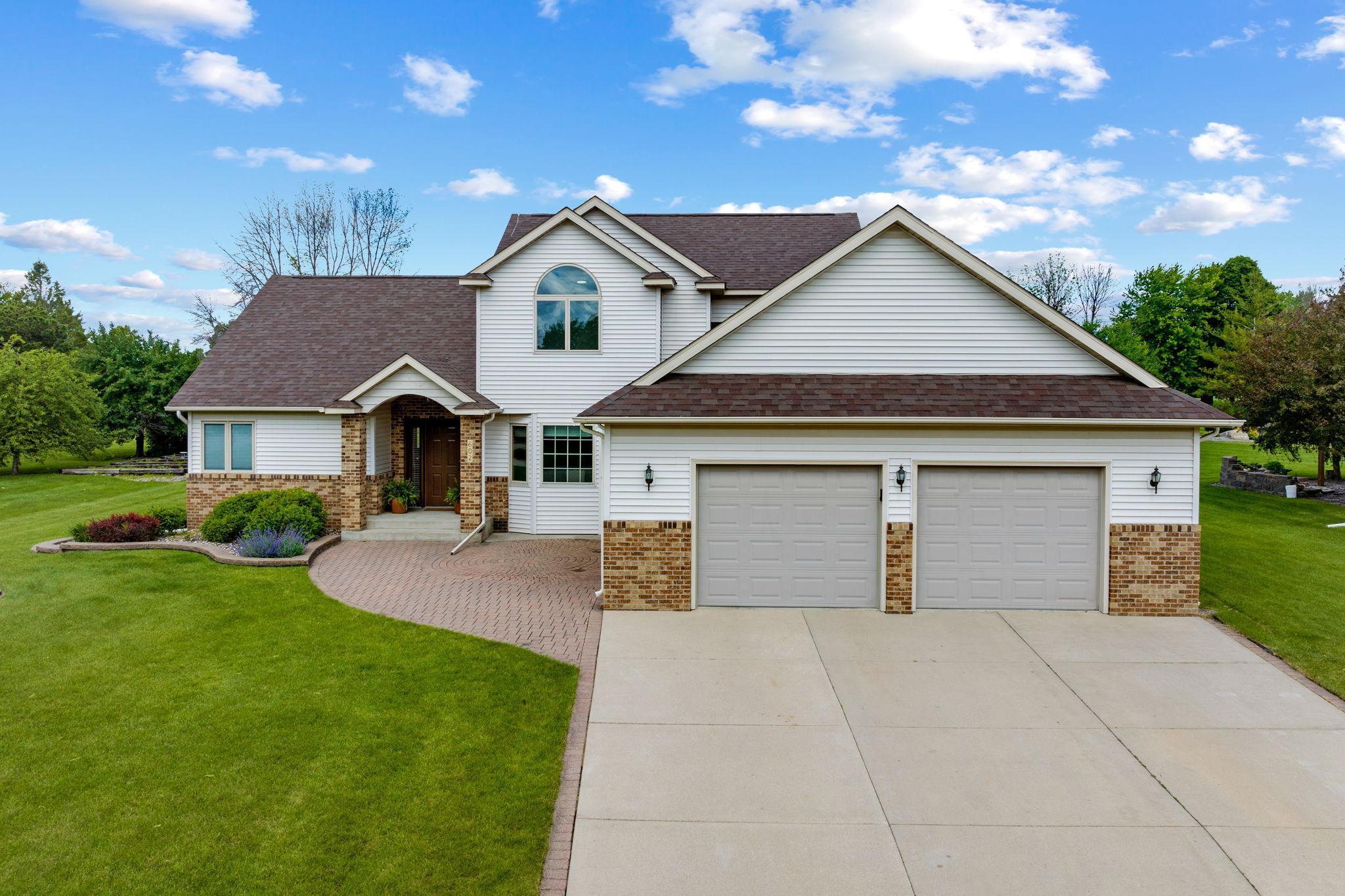 602 Greenhaven Lane NE