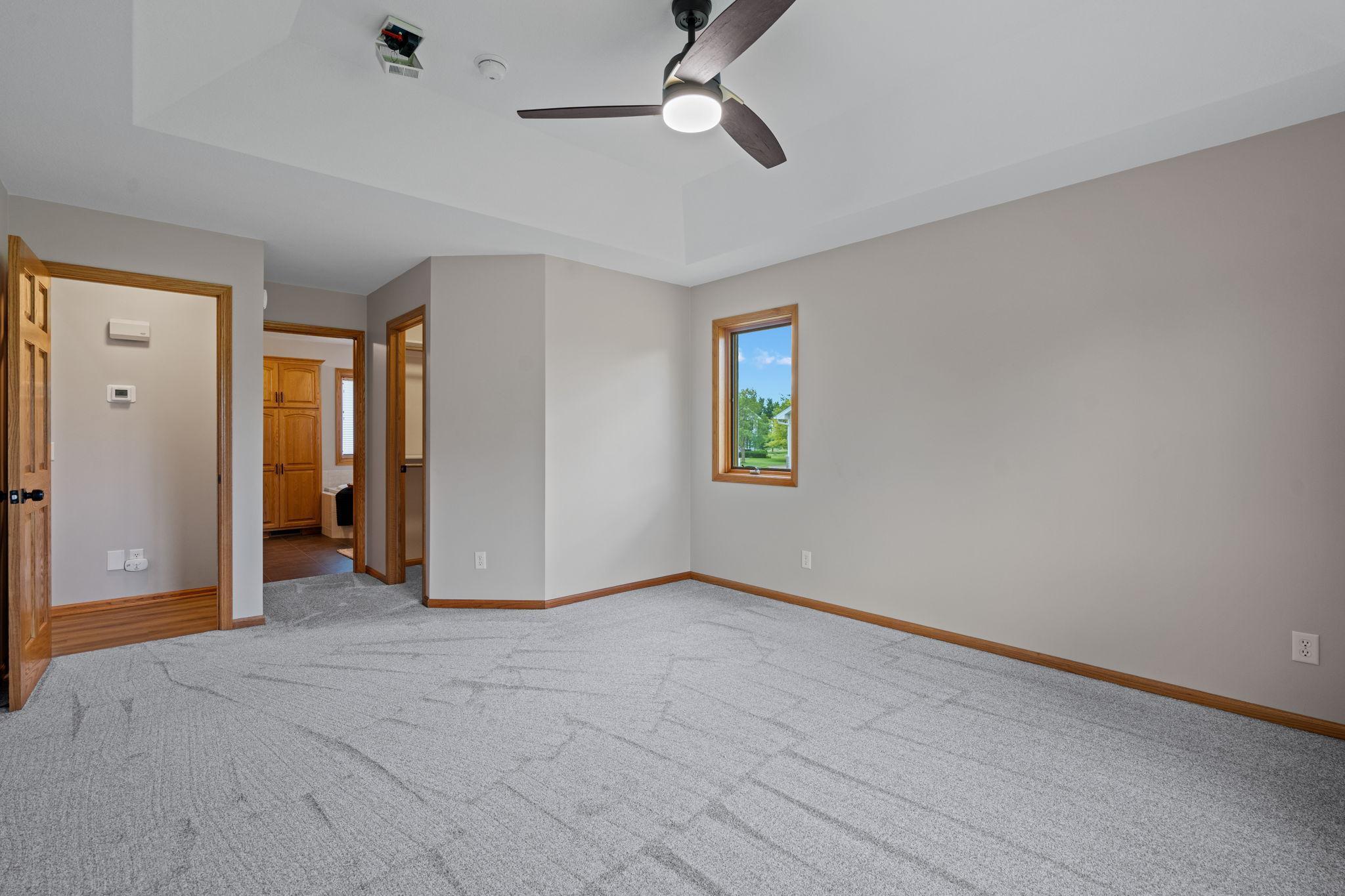 602 Greenhaven Lane NE