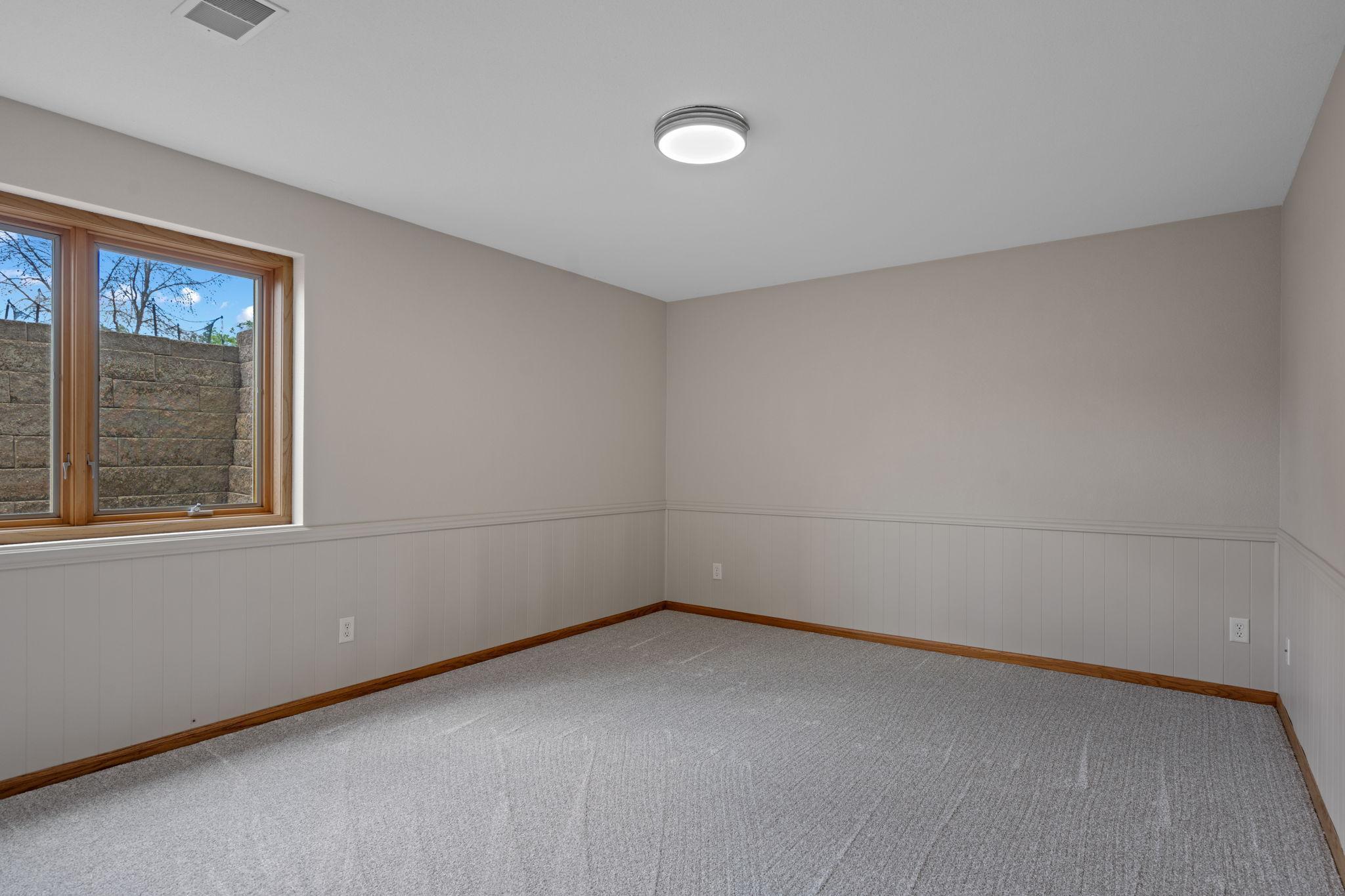 602 Greenhaven Lane NE