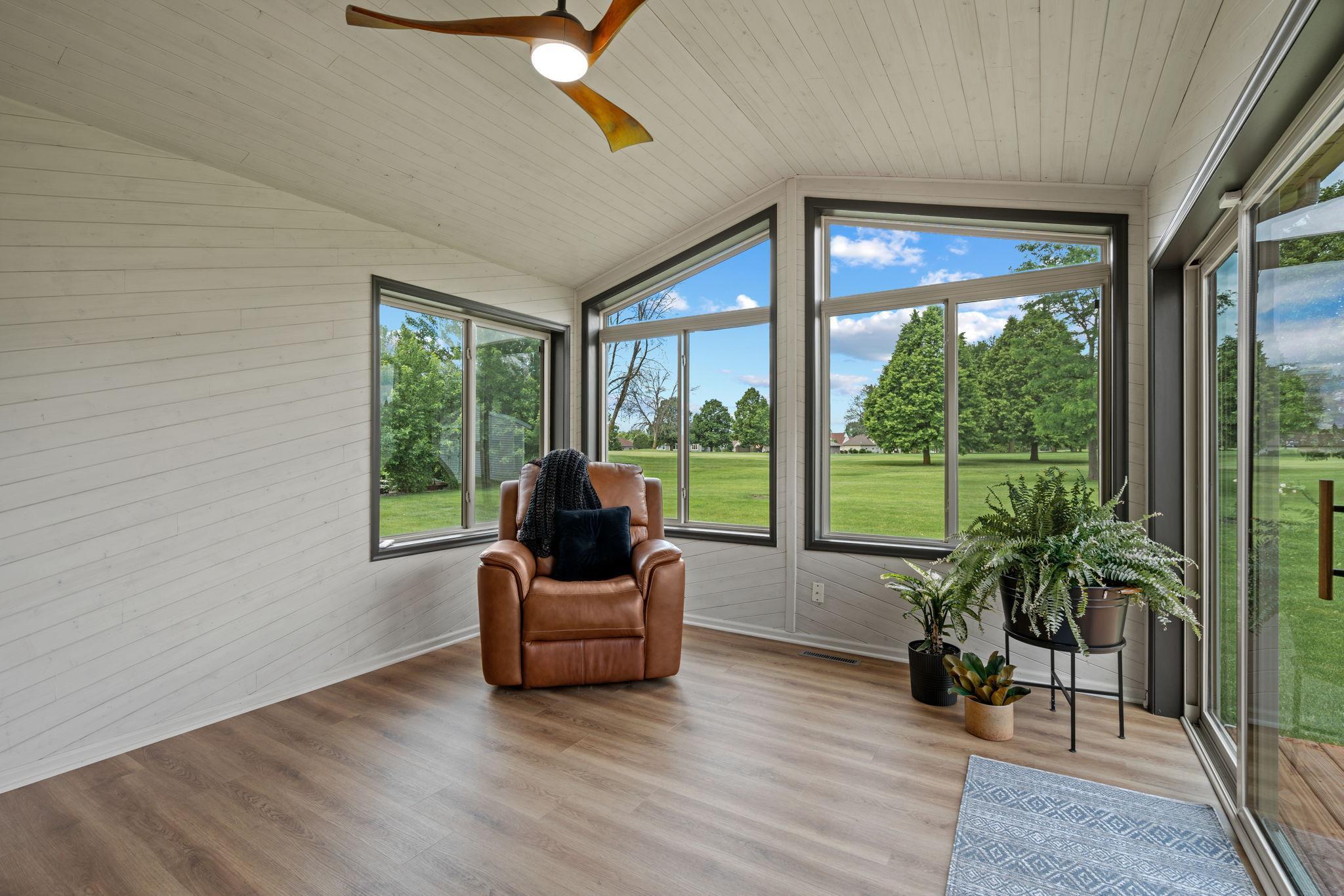 602 Greenhaven Lane NE