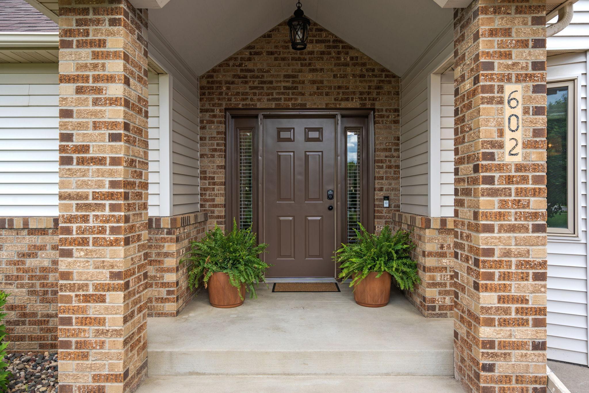 602 Greenhaven Lane NE