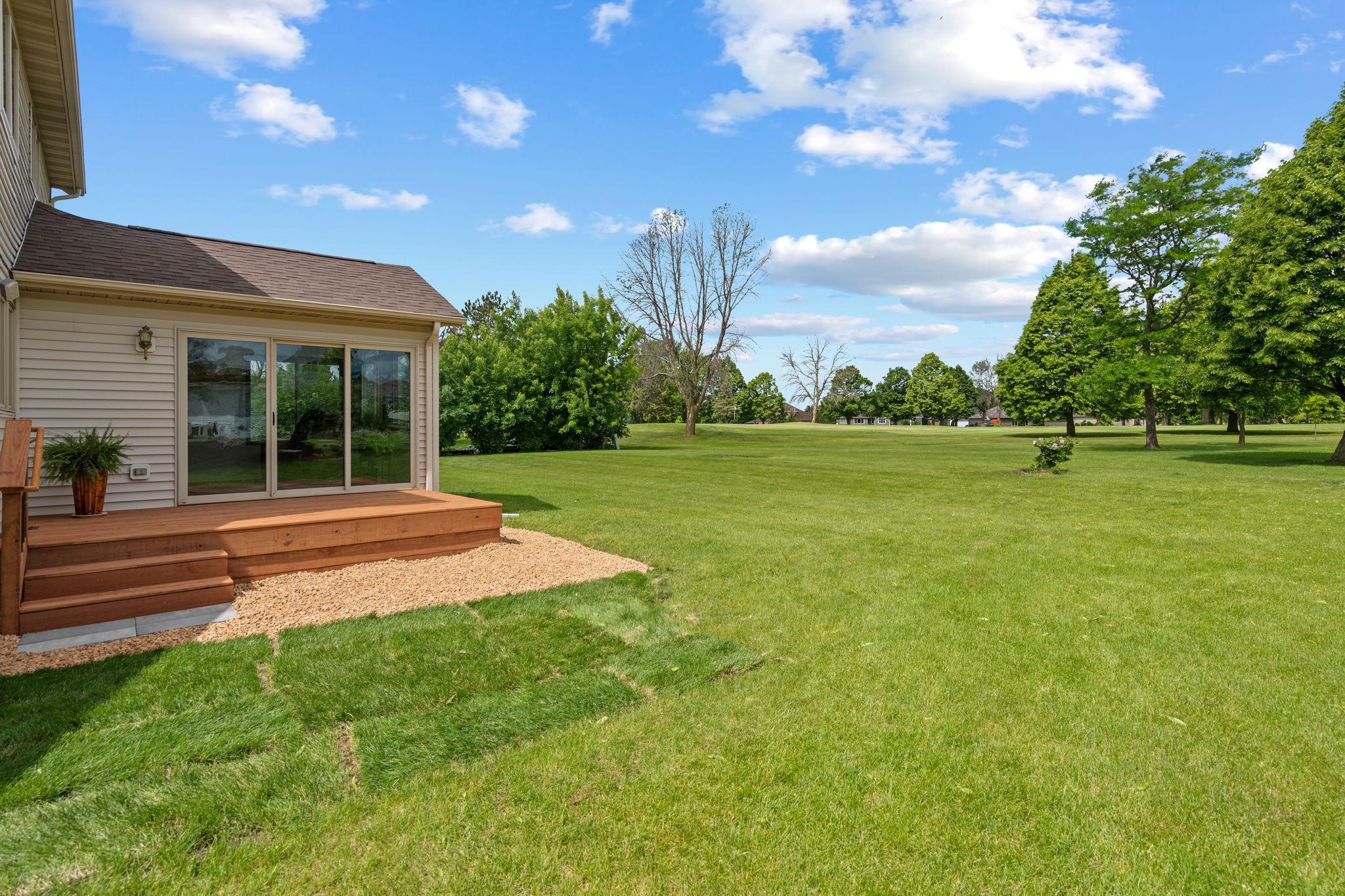 602 Greenhaven Lane NE