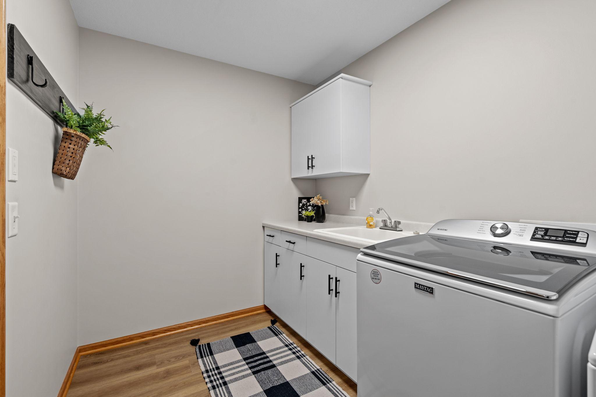 602 Greenhaven Lane NE