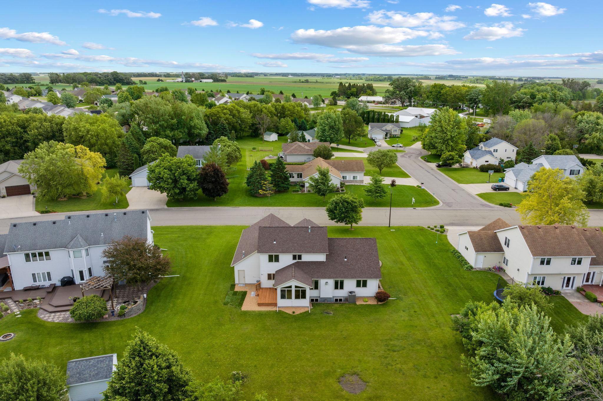 602 Greenhaven Lane NE