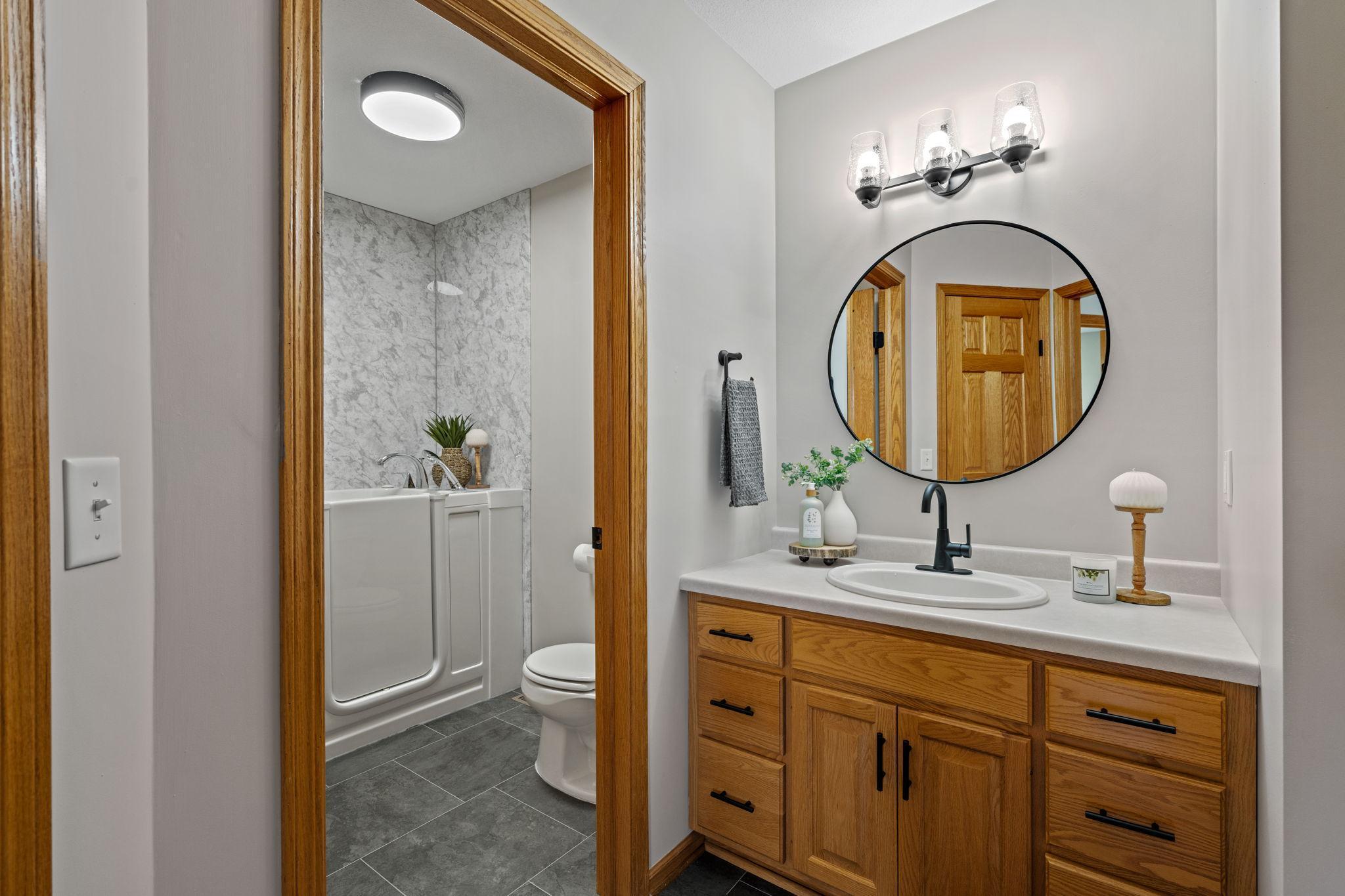 602 Greenhaven Lane NE