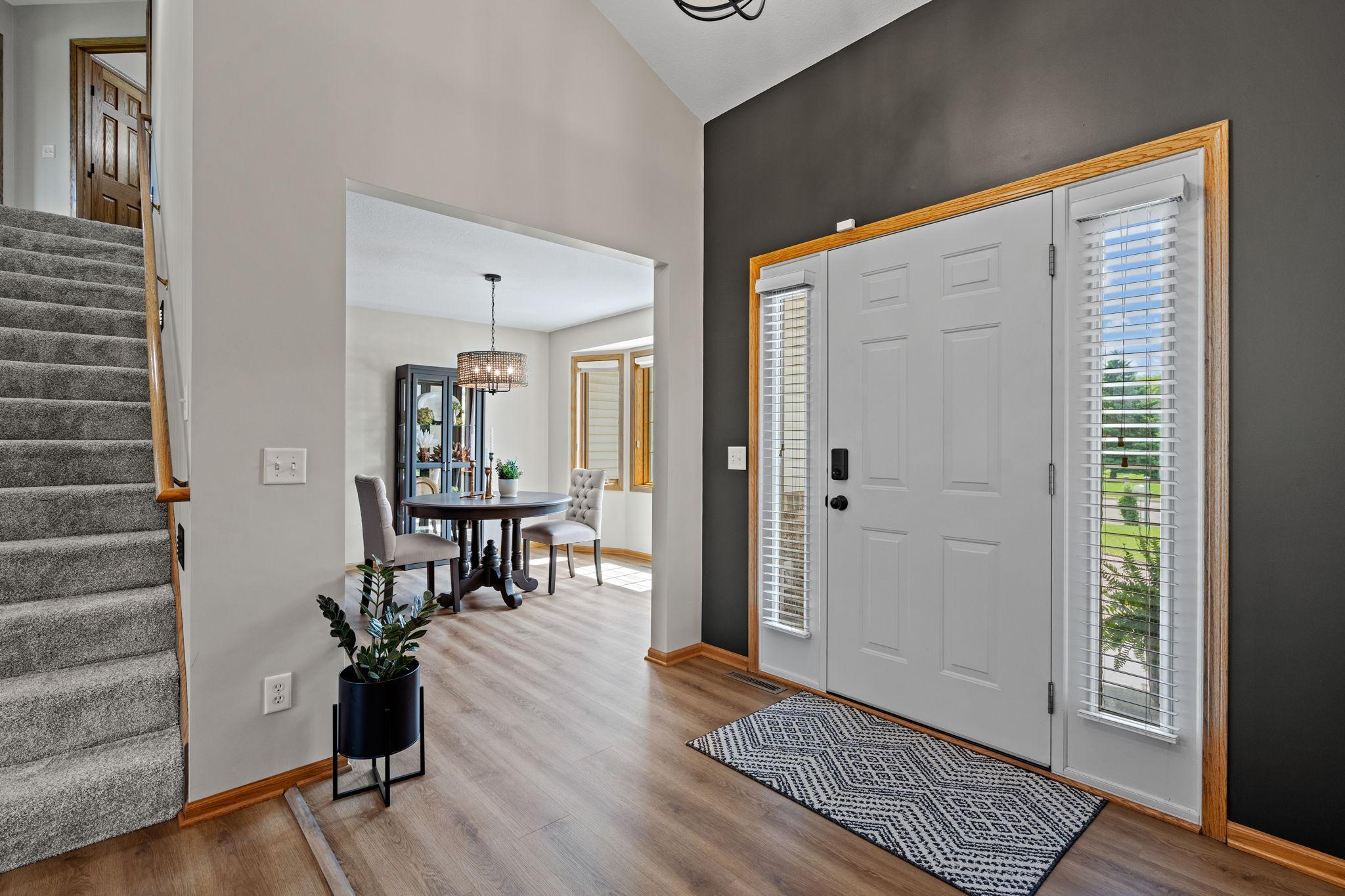 602 Greenhaven Lane NE