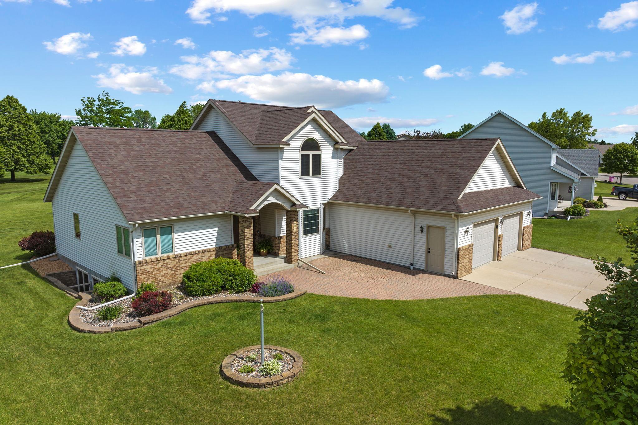 602 Greenhaven Lane NE