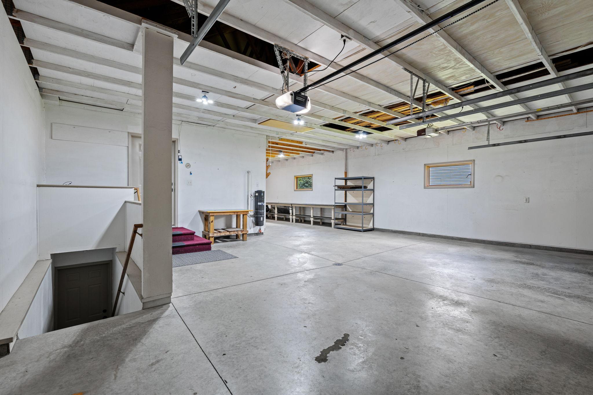 602 Greenhaven Lane NE