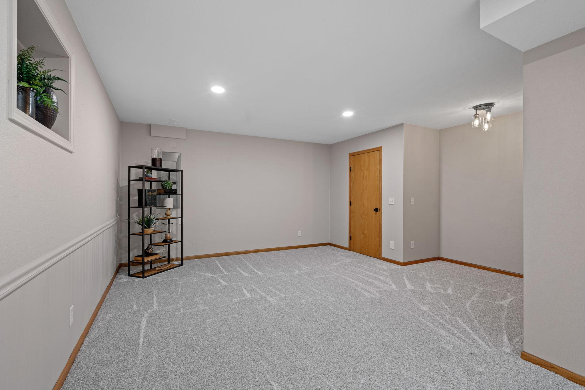 602 Greenhaven Lane NE