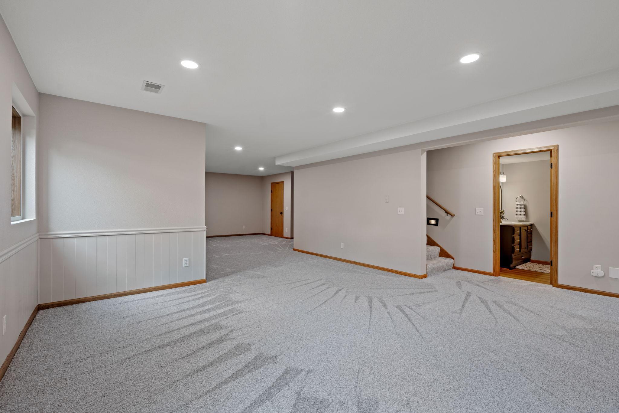 602 Greenhaven Lane NE