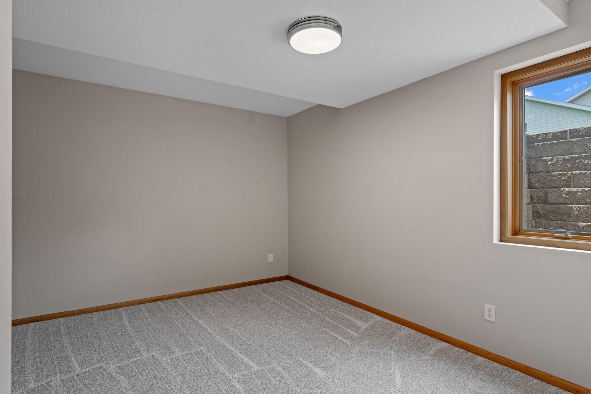 602 Greenhaven Lane NE