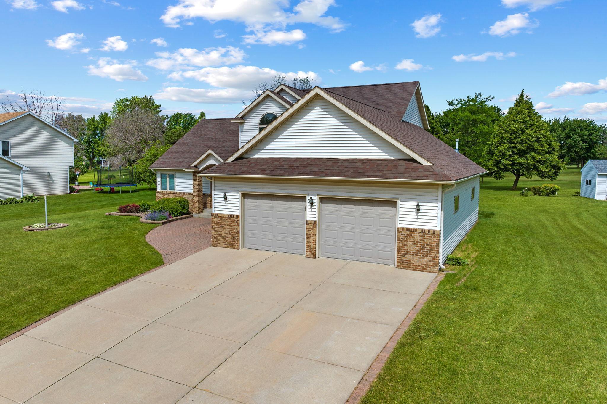 602 Greenhaven Lane NE