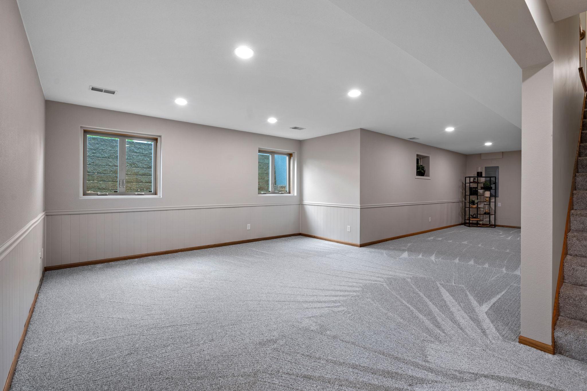 602 Greenhaven Lane NE