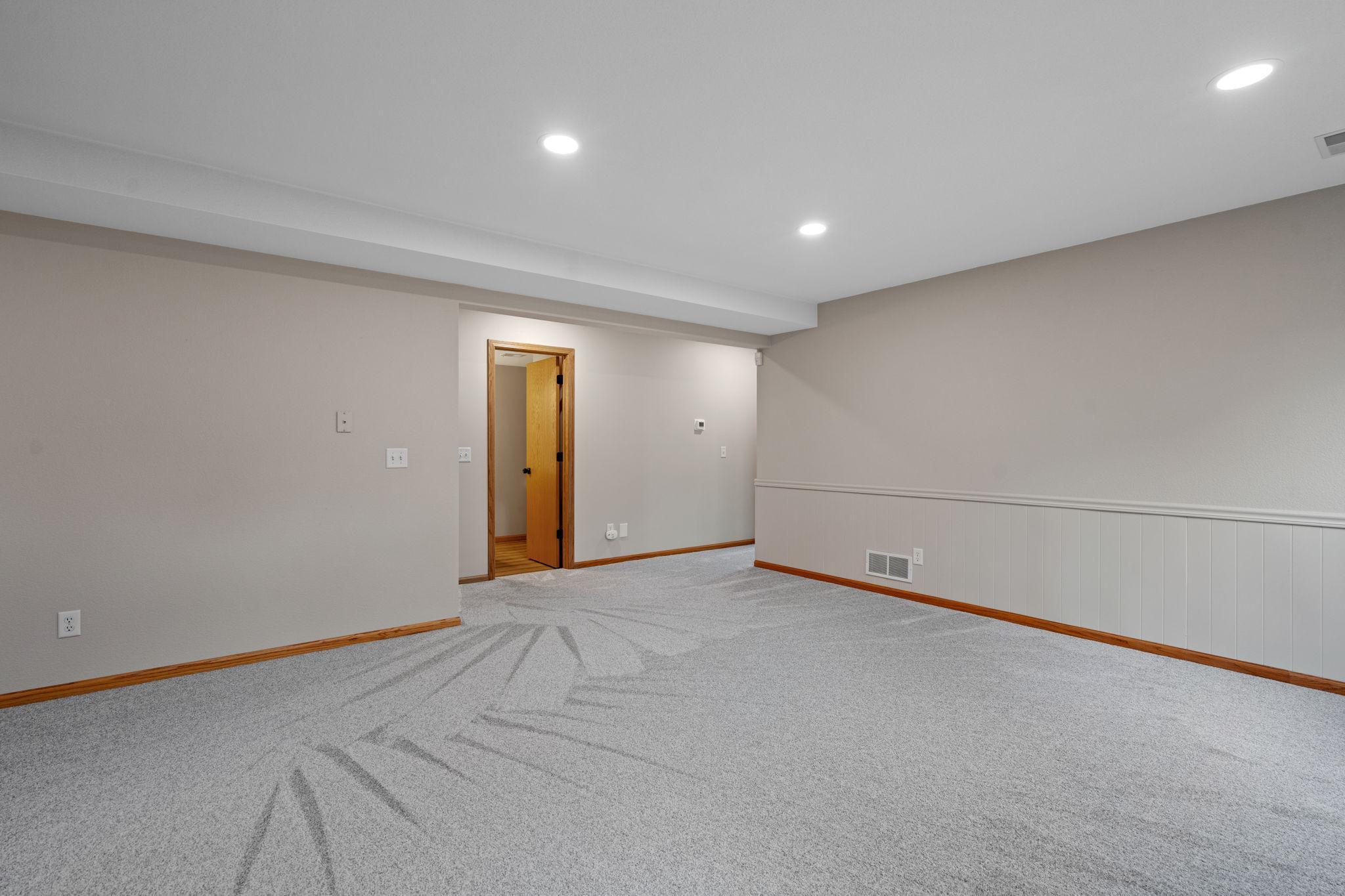 602 Greenhaven Lane NE