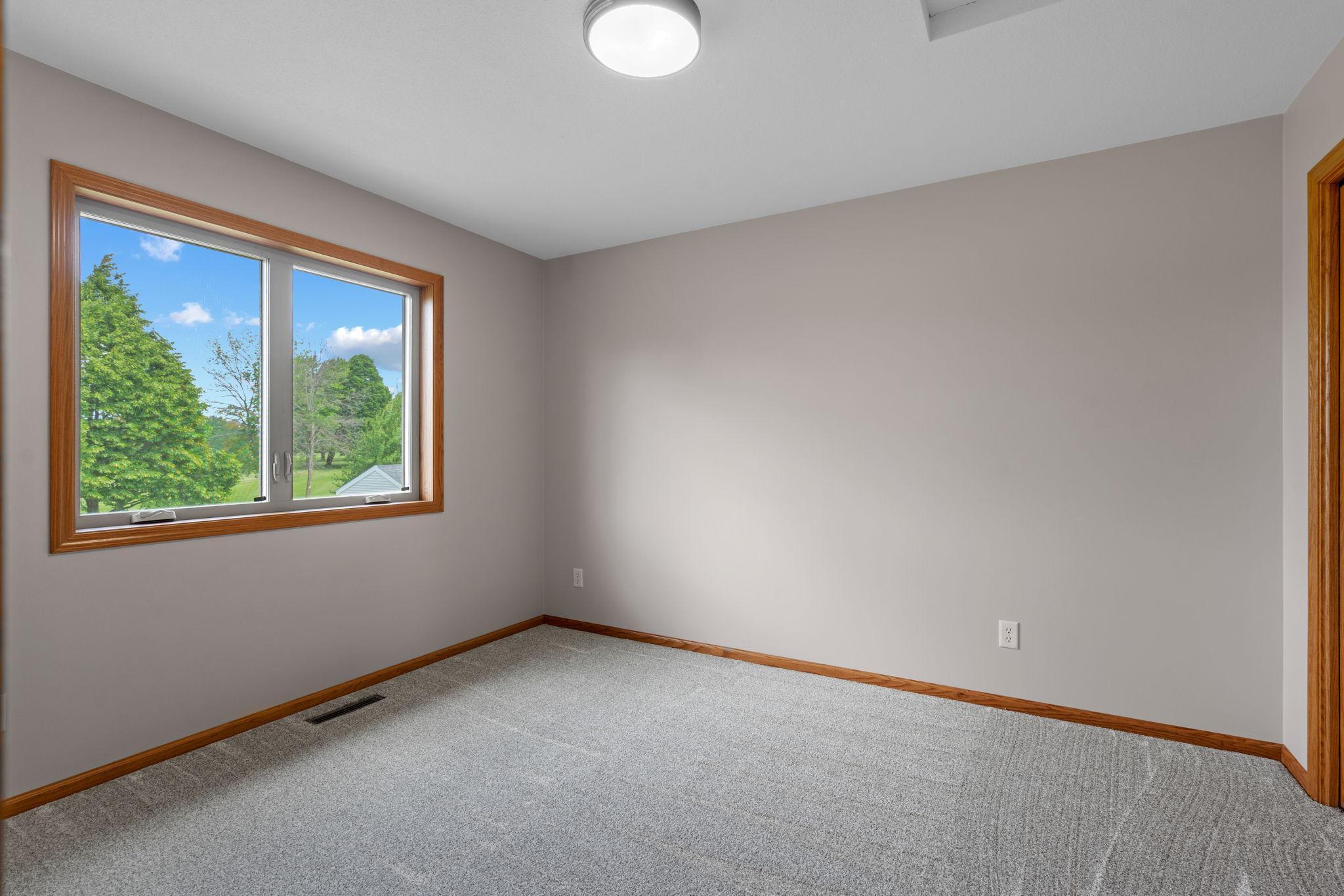 602 Greenhaven Lane NE