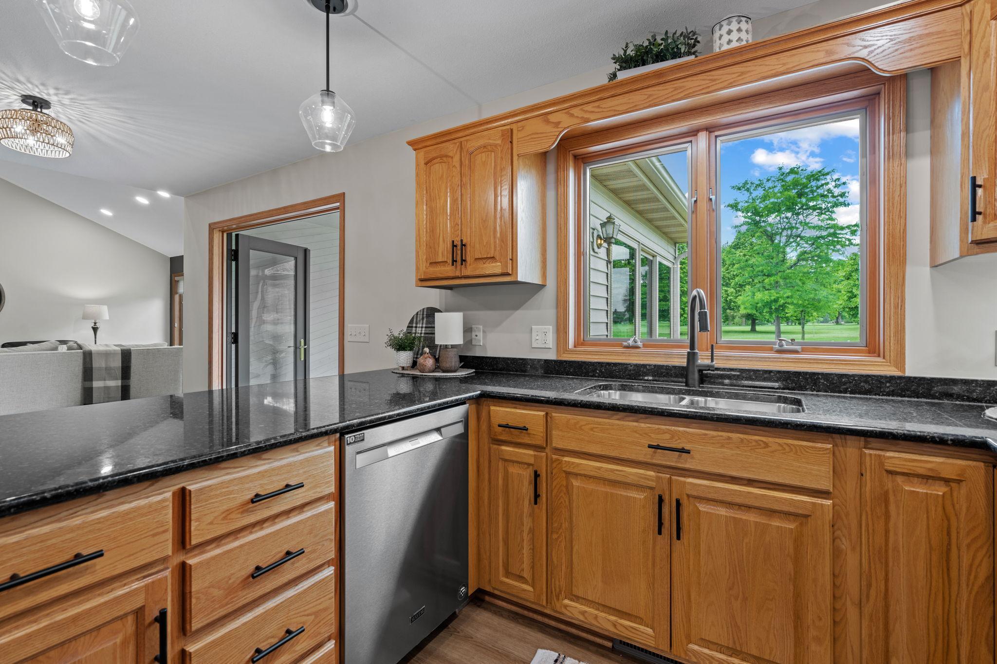 602 Greenhaven Lane NE