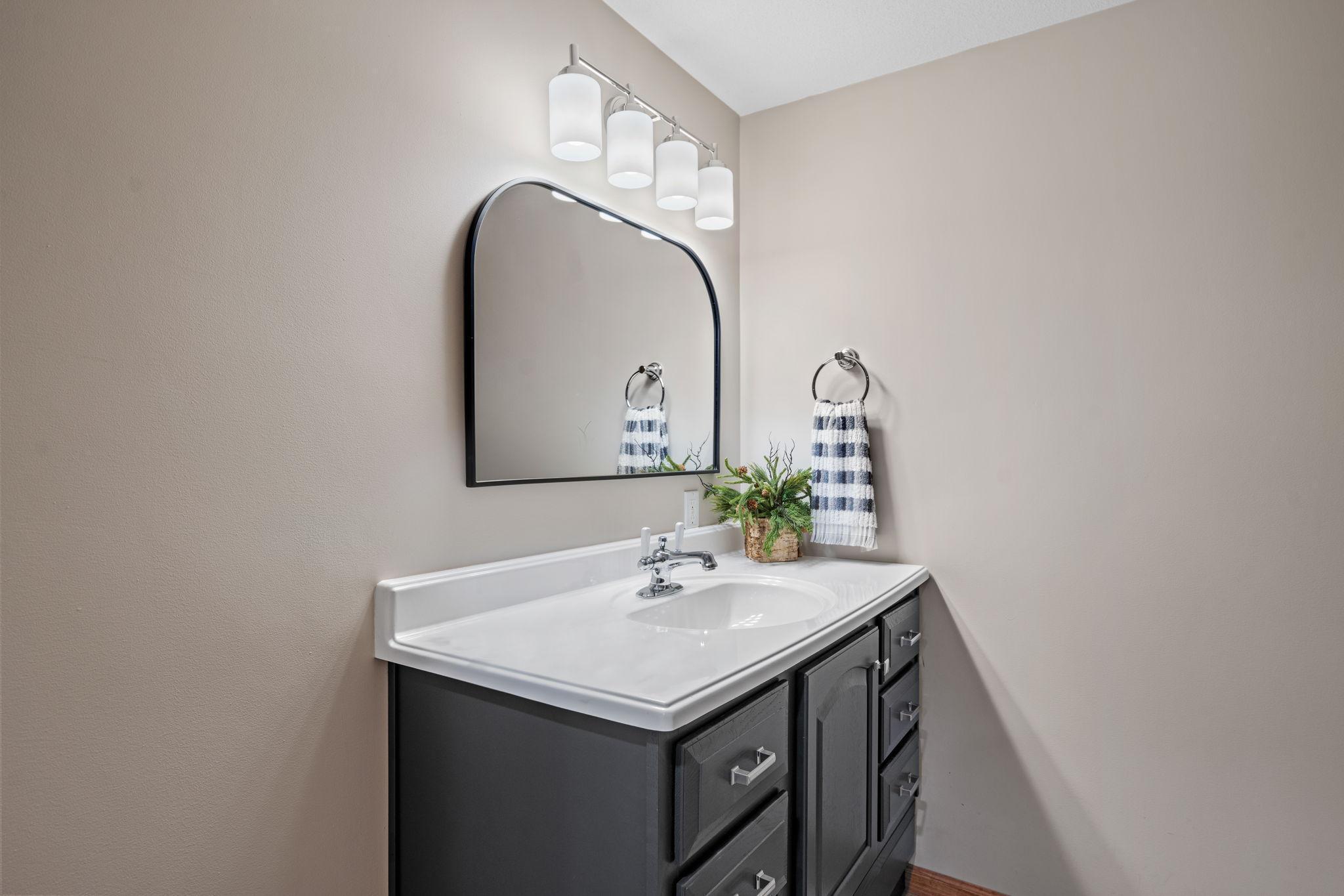 602 Greenhaven Lane NE