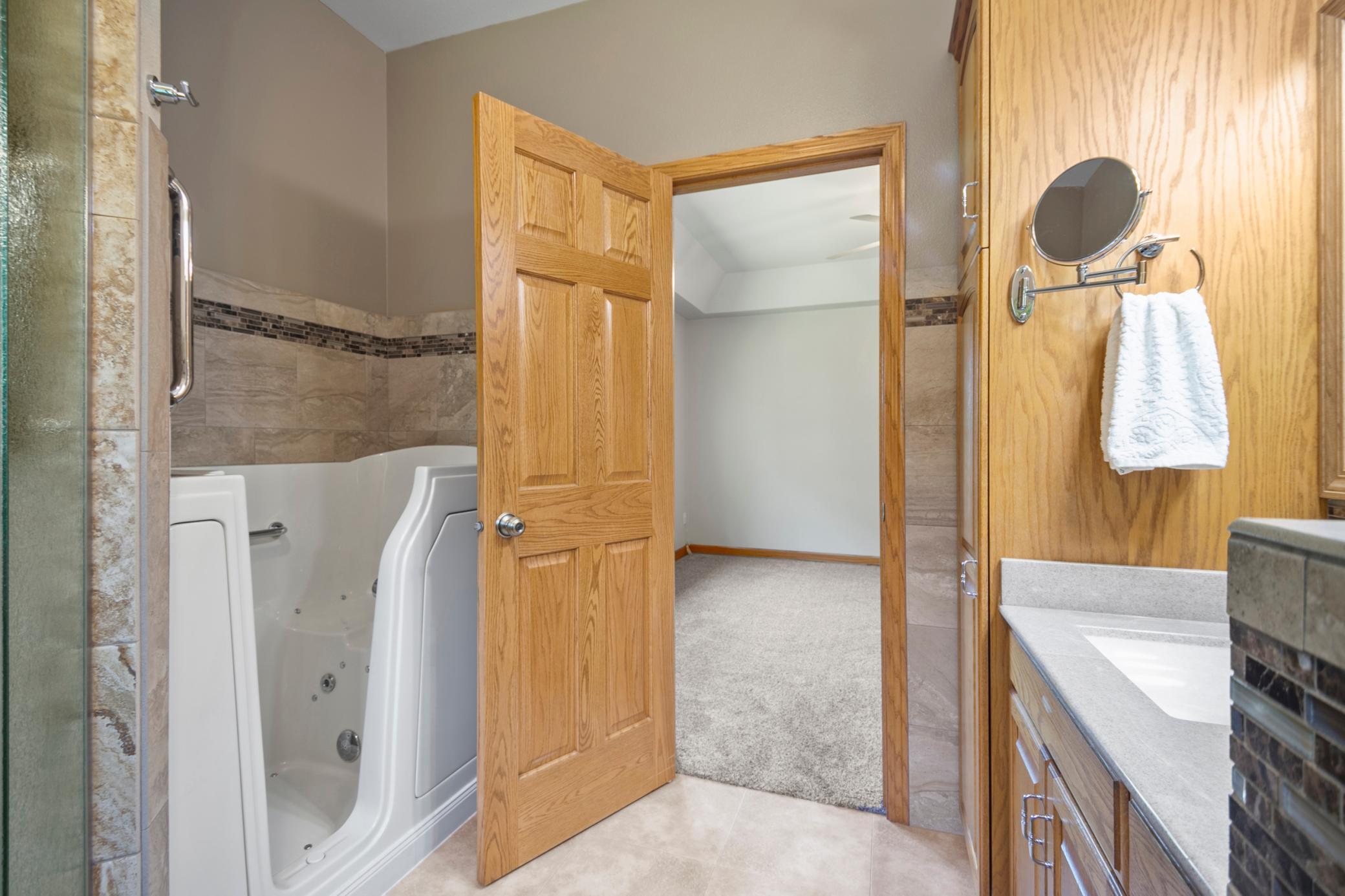 1900 Woodcrest Drive NE