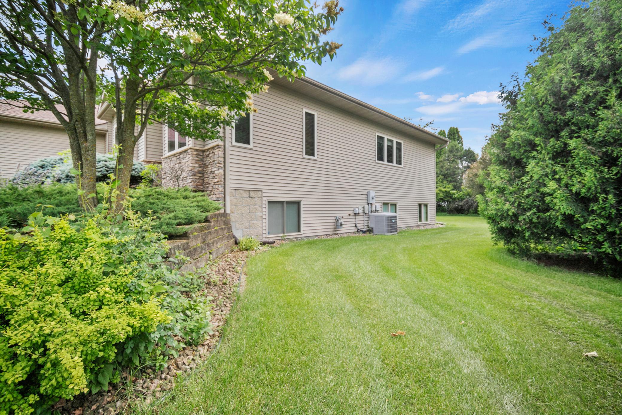 1900 Woodcrest Drive NE