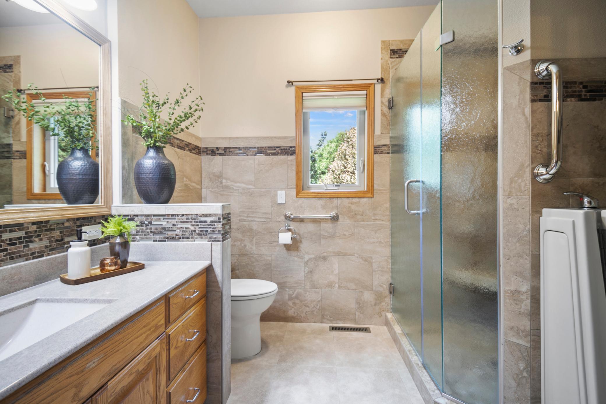 1900 Woodcrest Drive NE