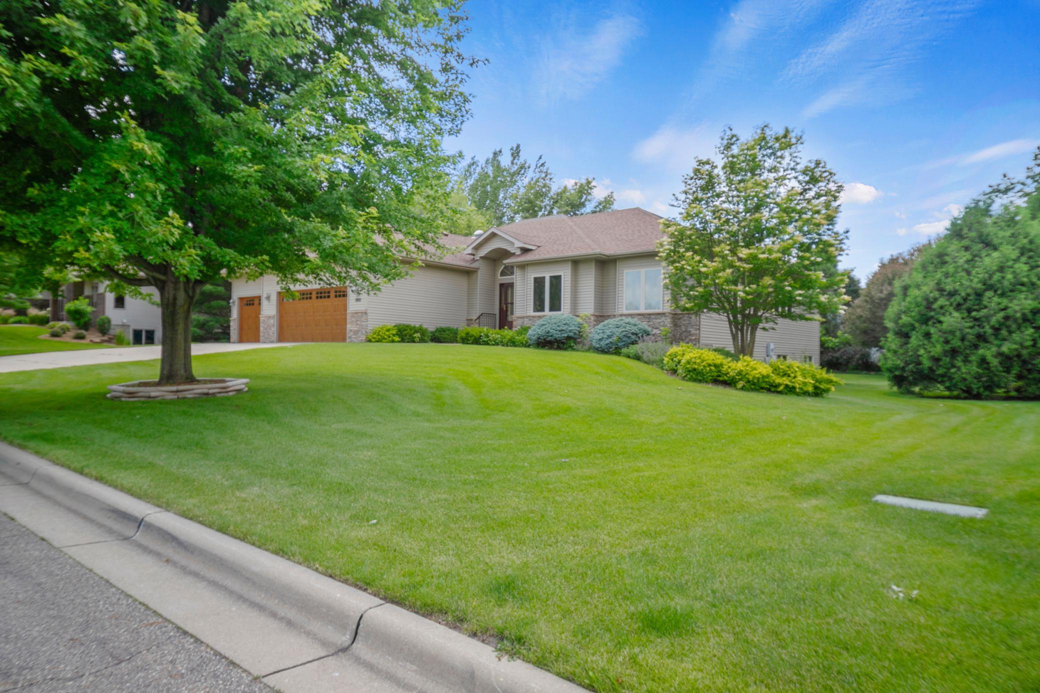 1900 Woodcrest Drive NE