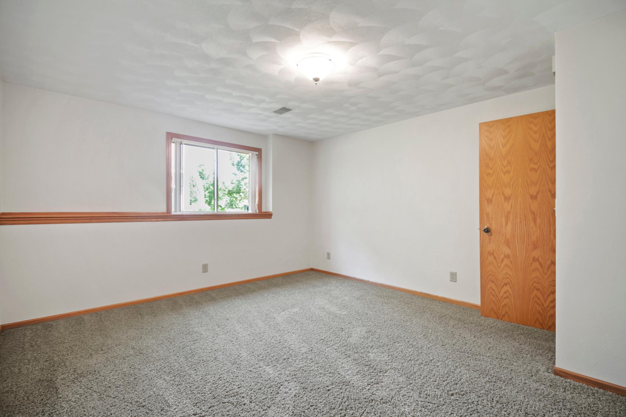 1900 Woodcrest Drive NE