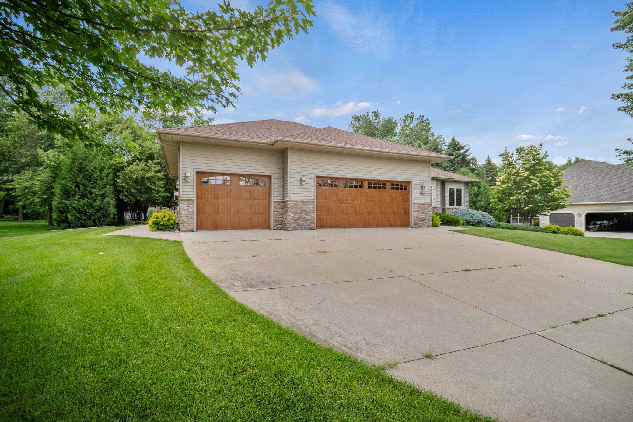 1900 Woodcrest Drive NE