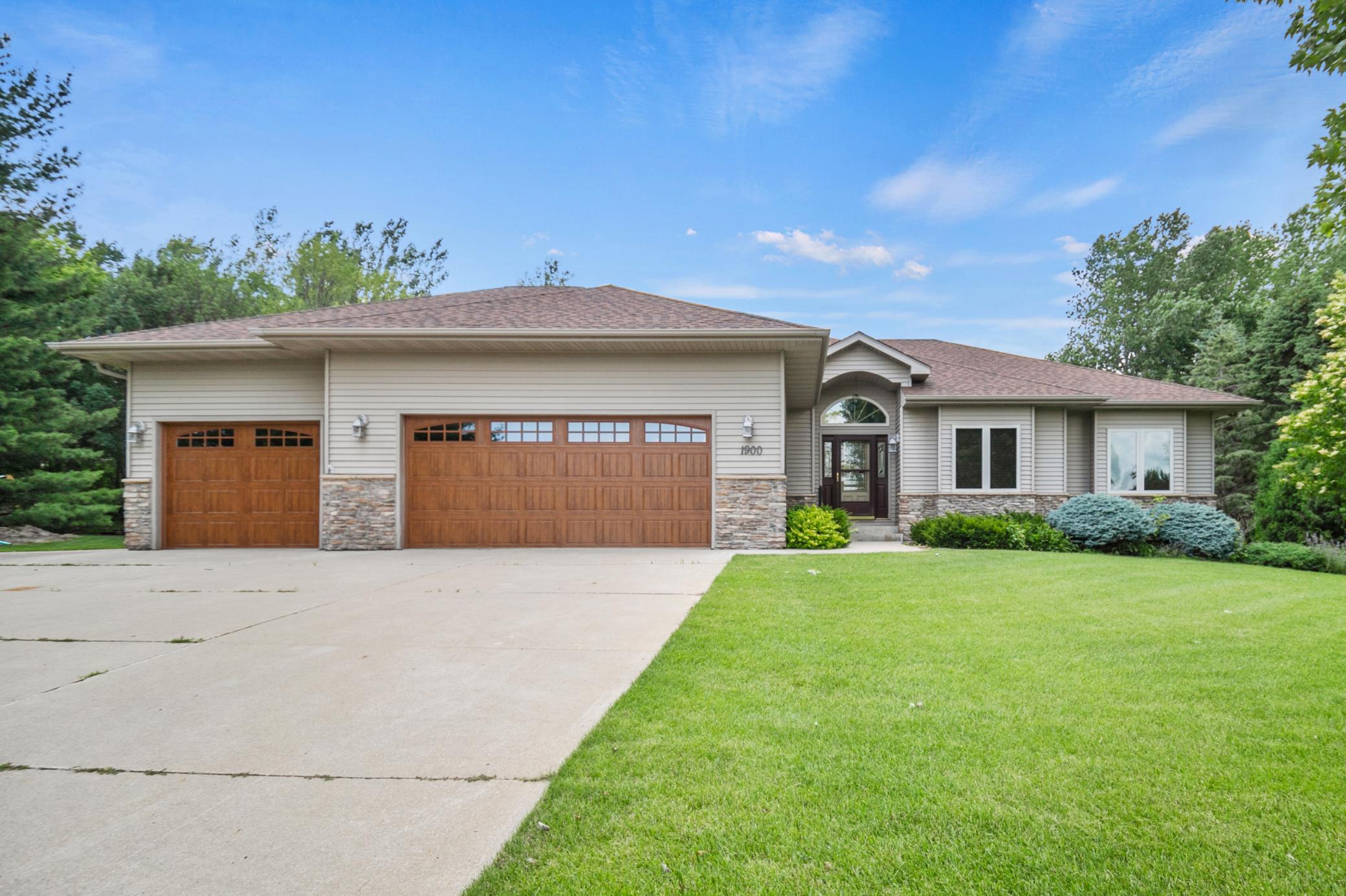 1900 Woodcrest Drive NE