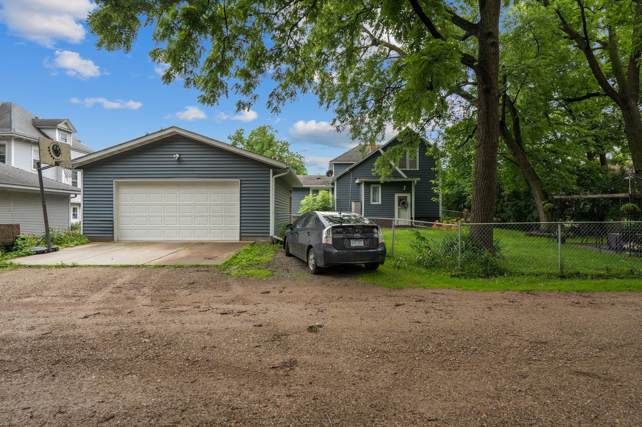 609 Elm Avenue E