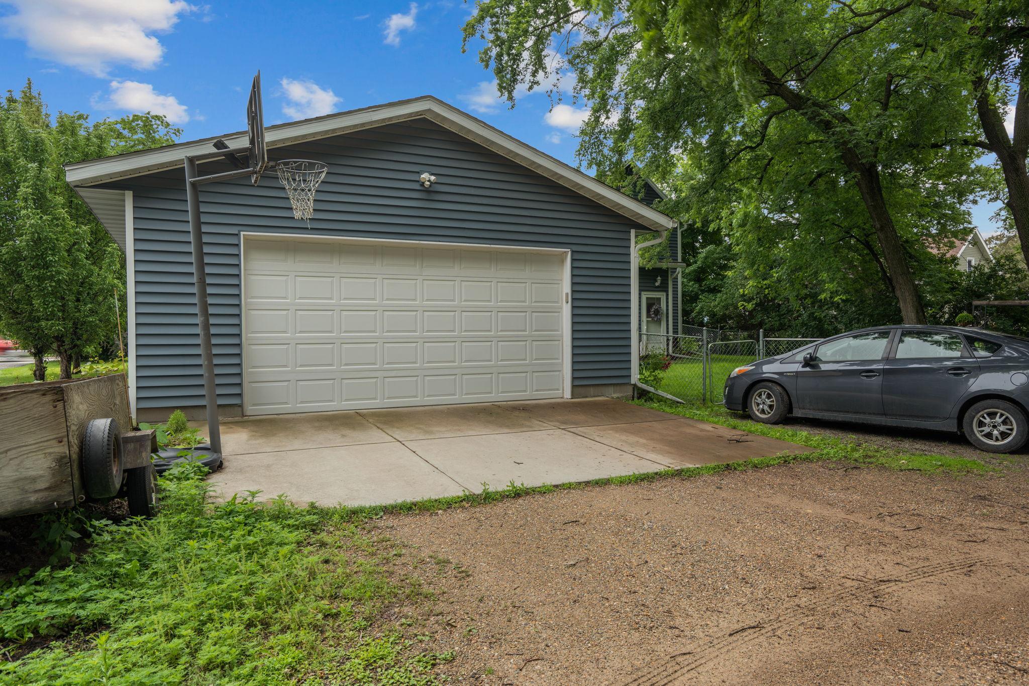 609 Elm Avenue E