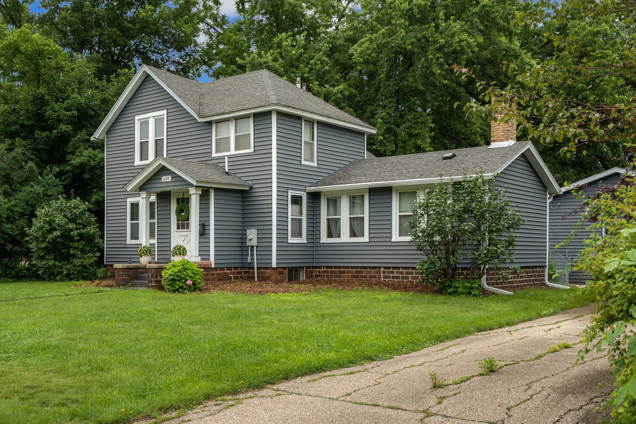 609 Elm Avenue E