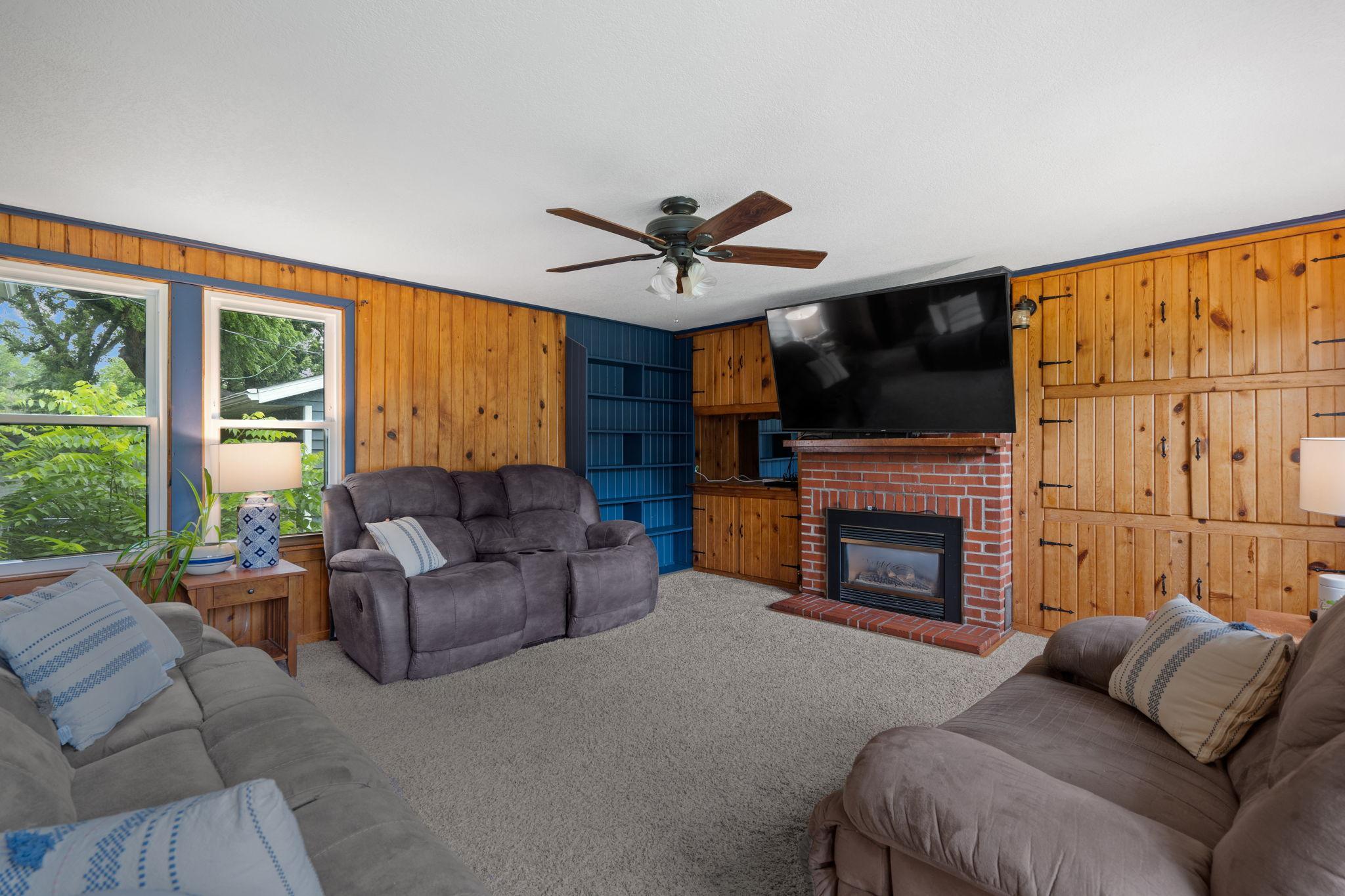609 Elm Avenue E