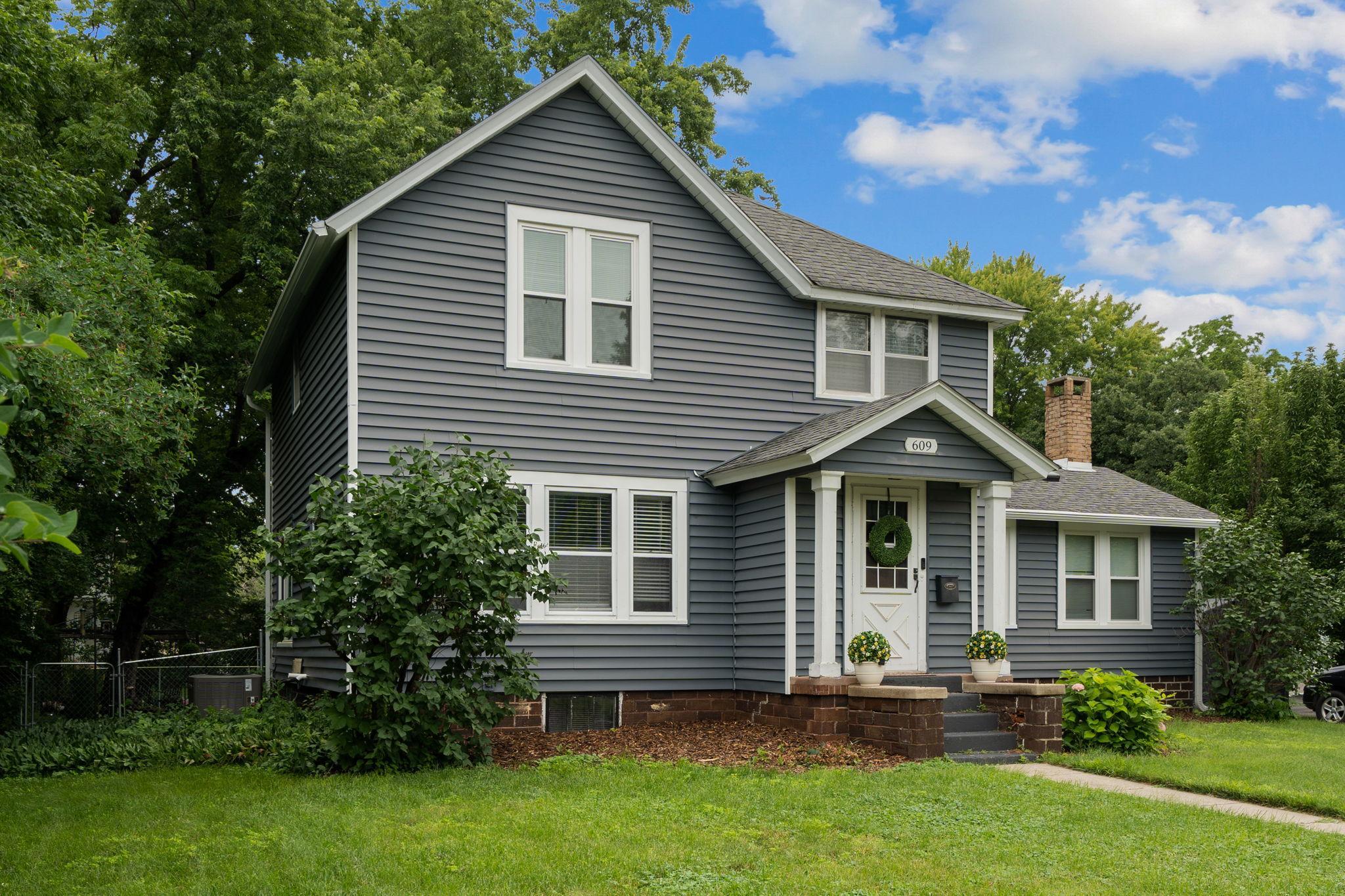 609 Elm Avenue E