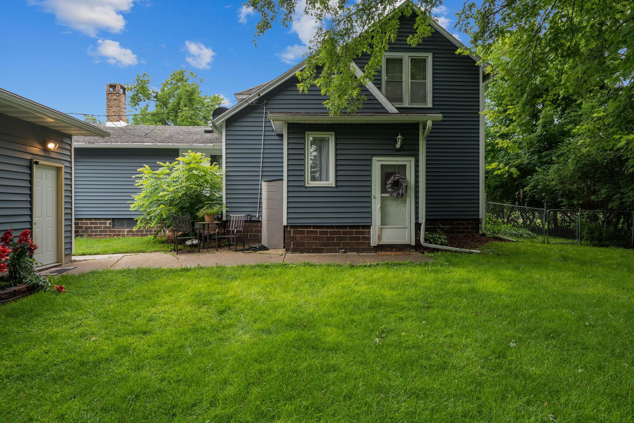 609 Elm Avenue E