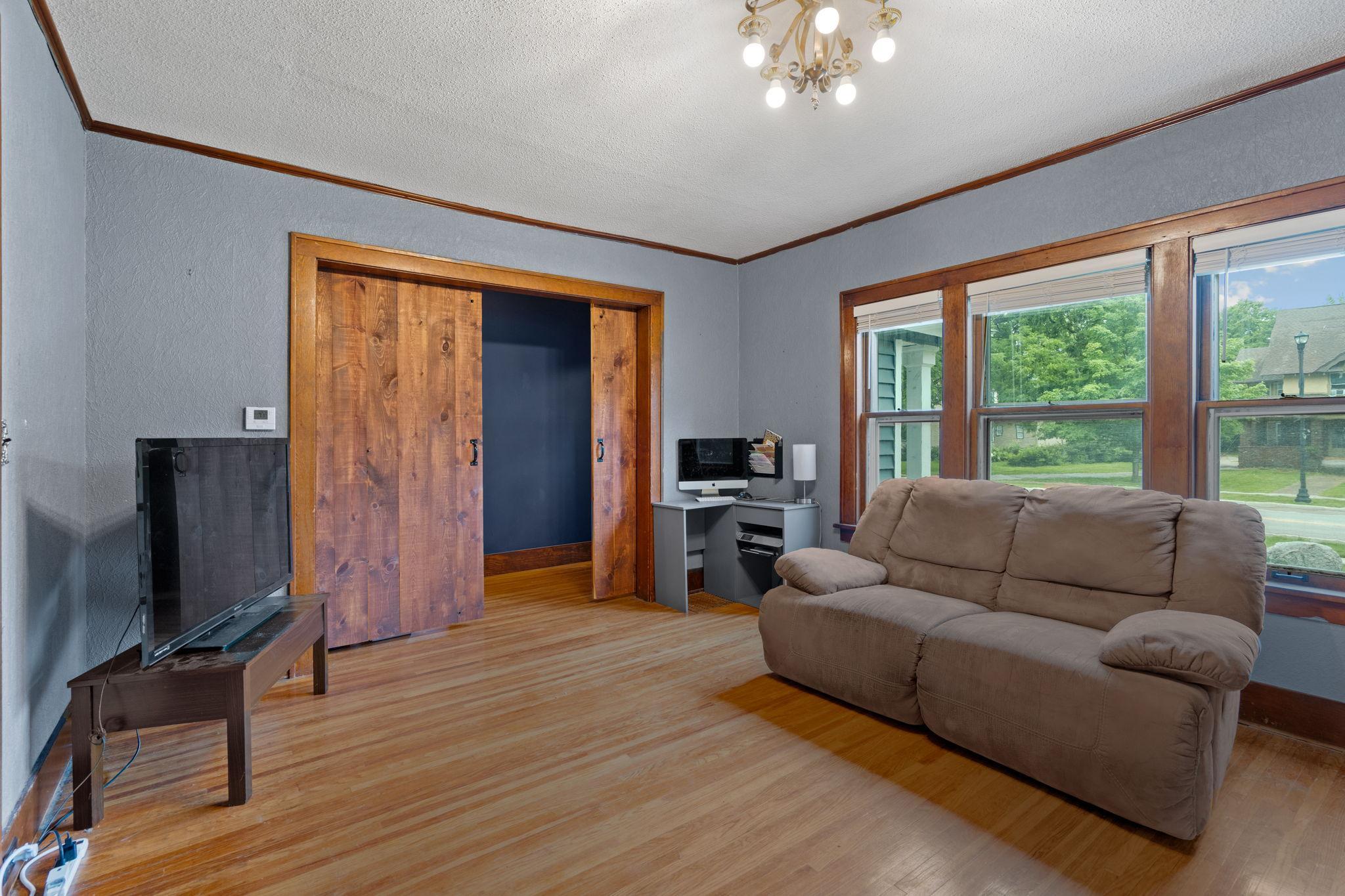 609 Elm Avenue E