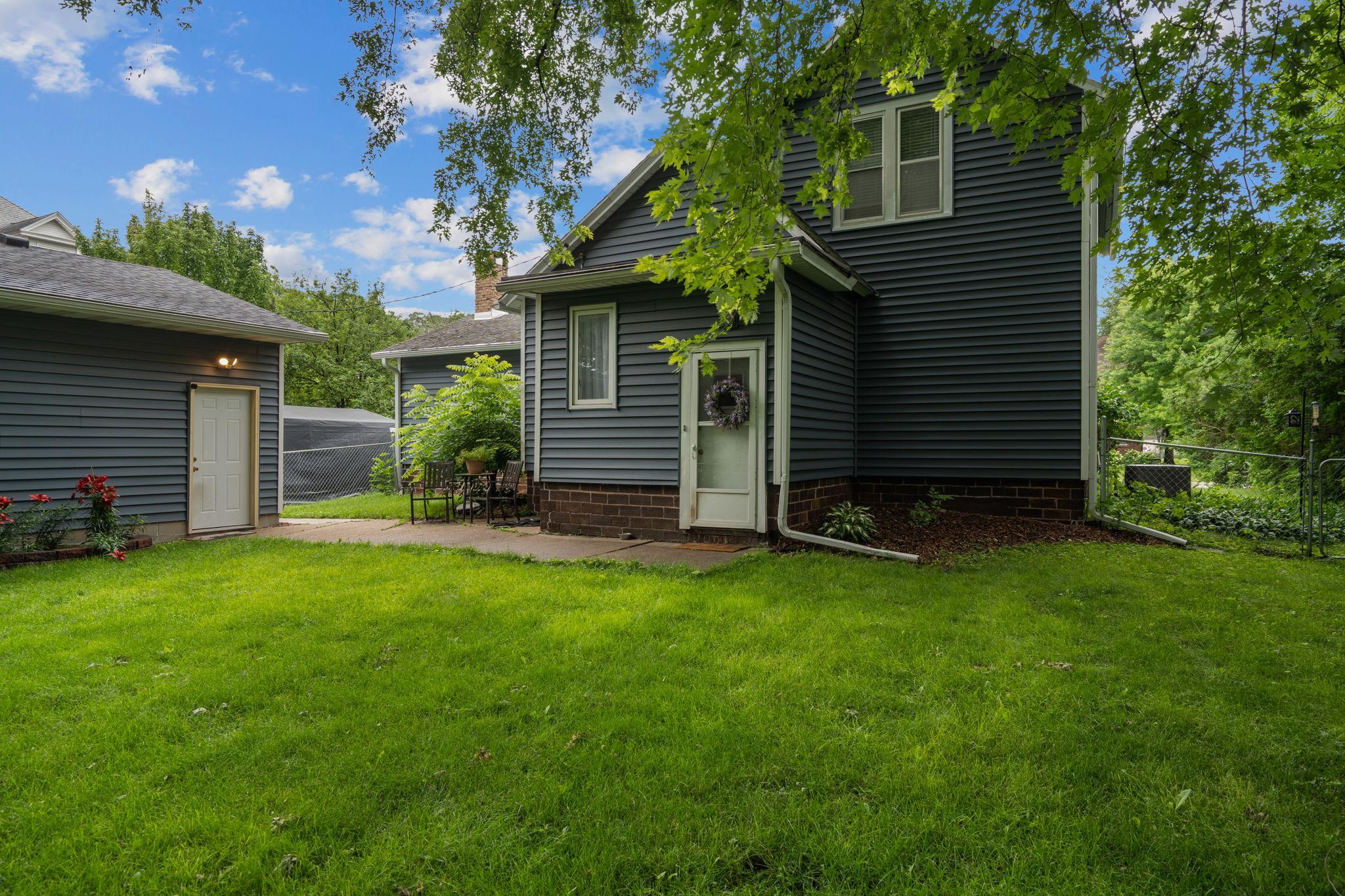 609 Elm Avenue E