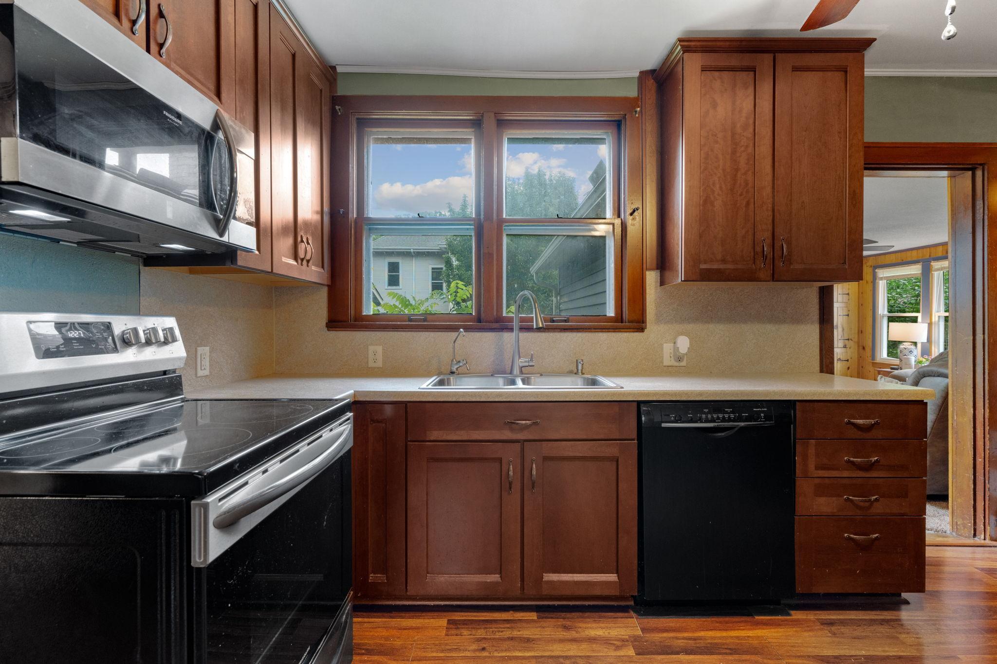 609 Elm Avenue E