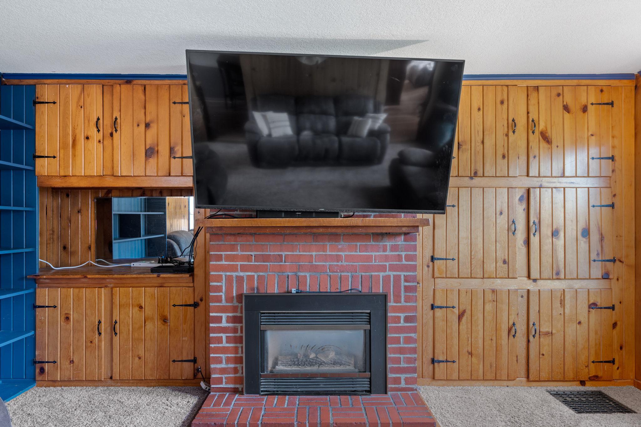 609 Elm Avenue E
