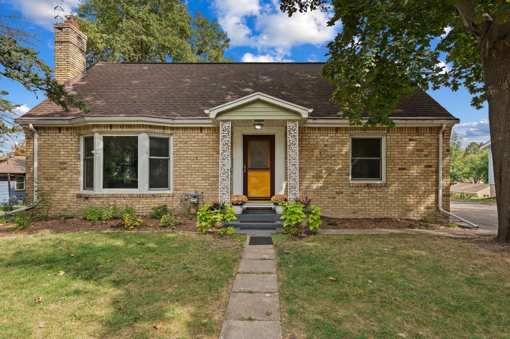 203 11th Street SE