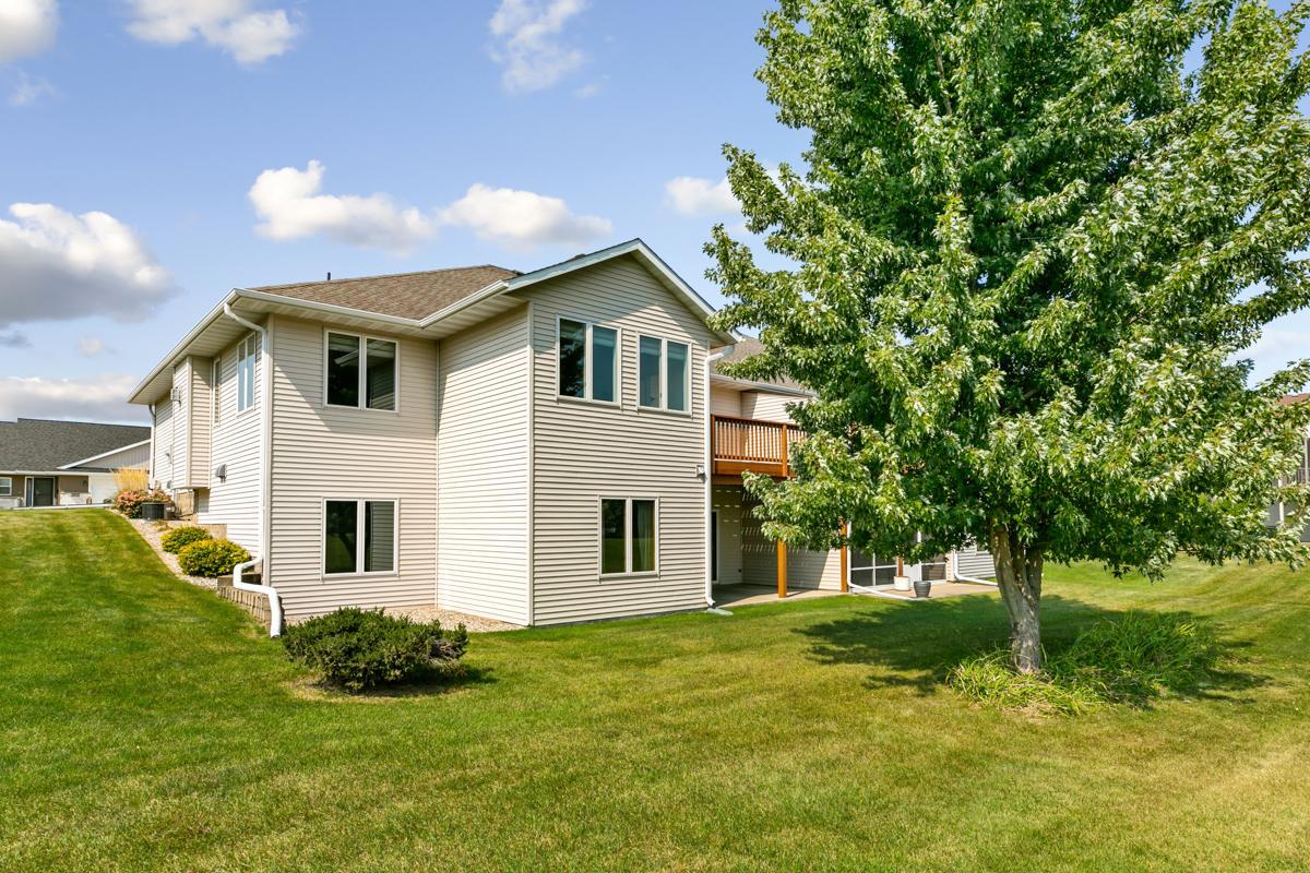 2877 Meadowview Lane NE