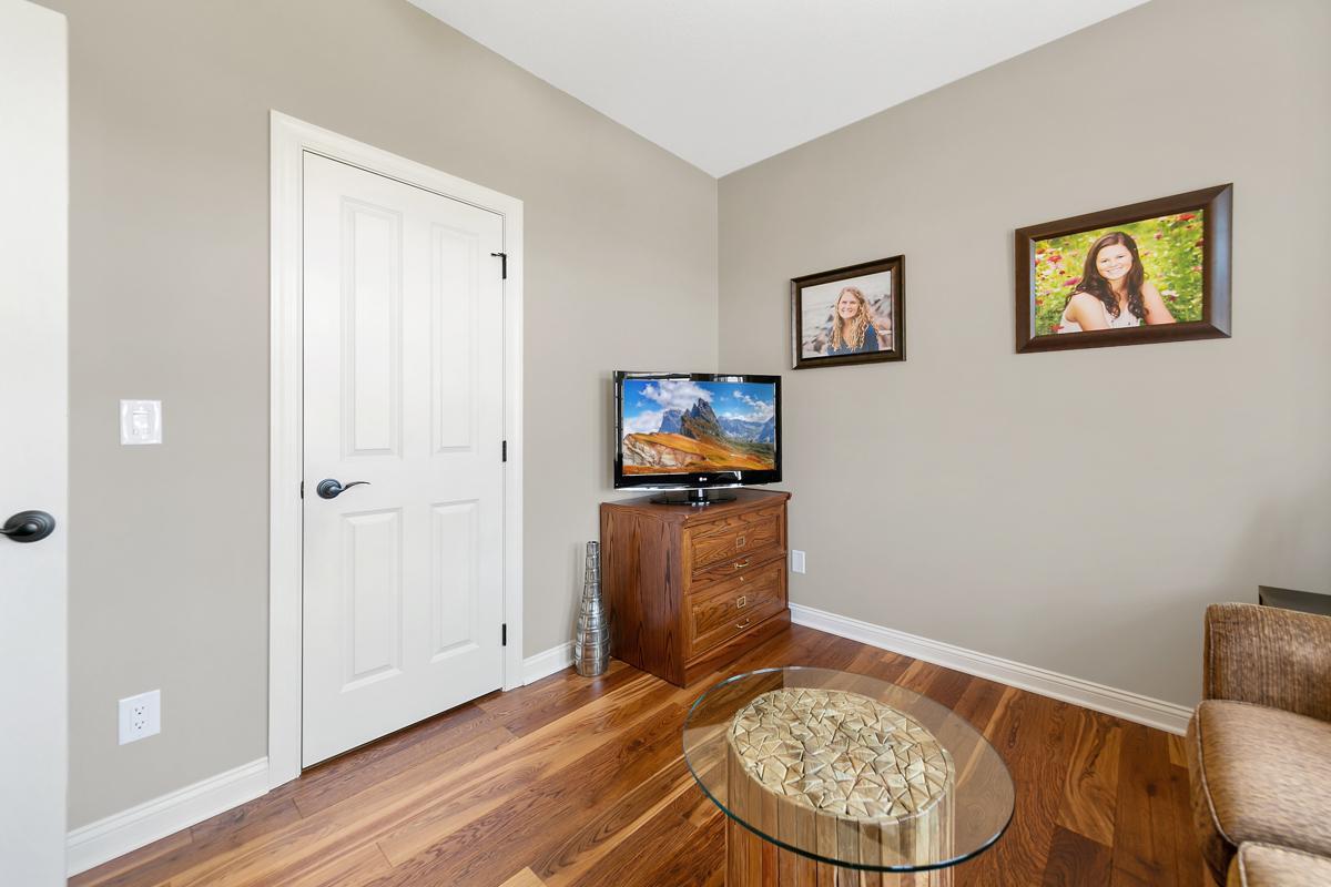 2877 Meadowview Lane NE